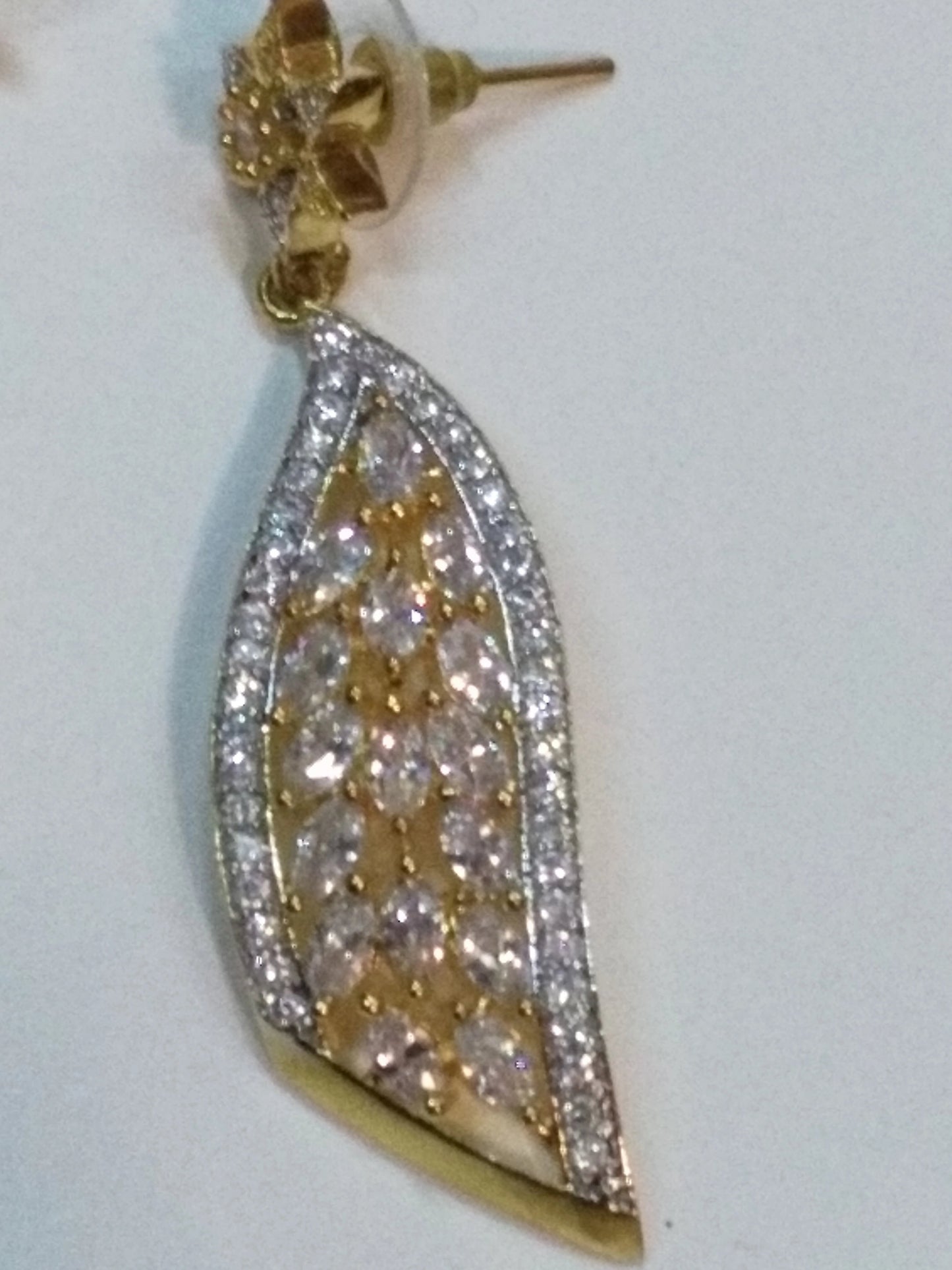 Wing-shaped earrings with pink semi-precious stones - NATASHAHS