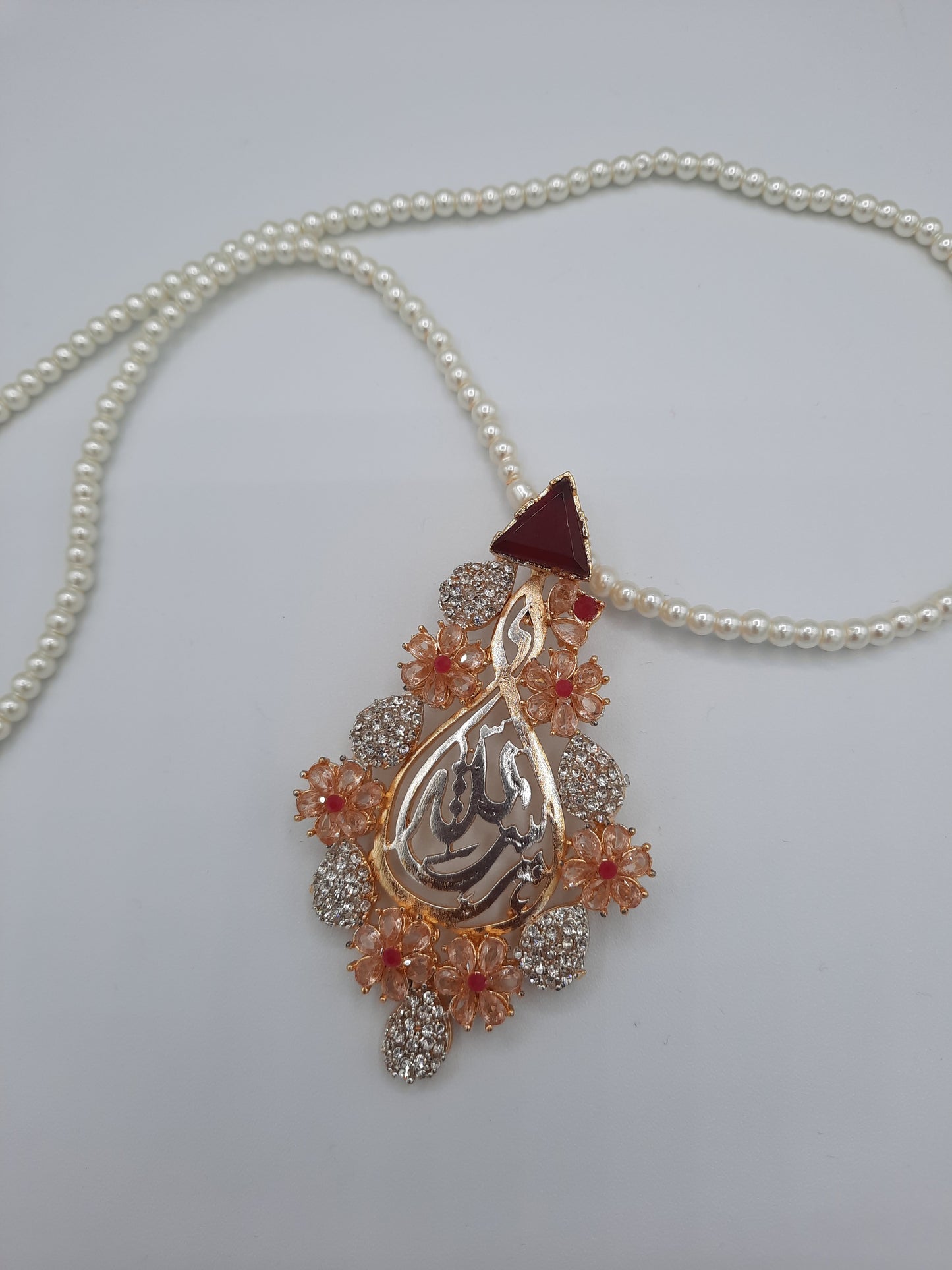 Allah name tear-shaped calligraphic pendant with pearl necklace