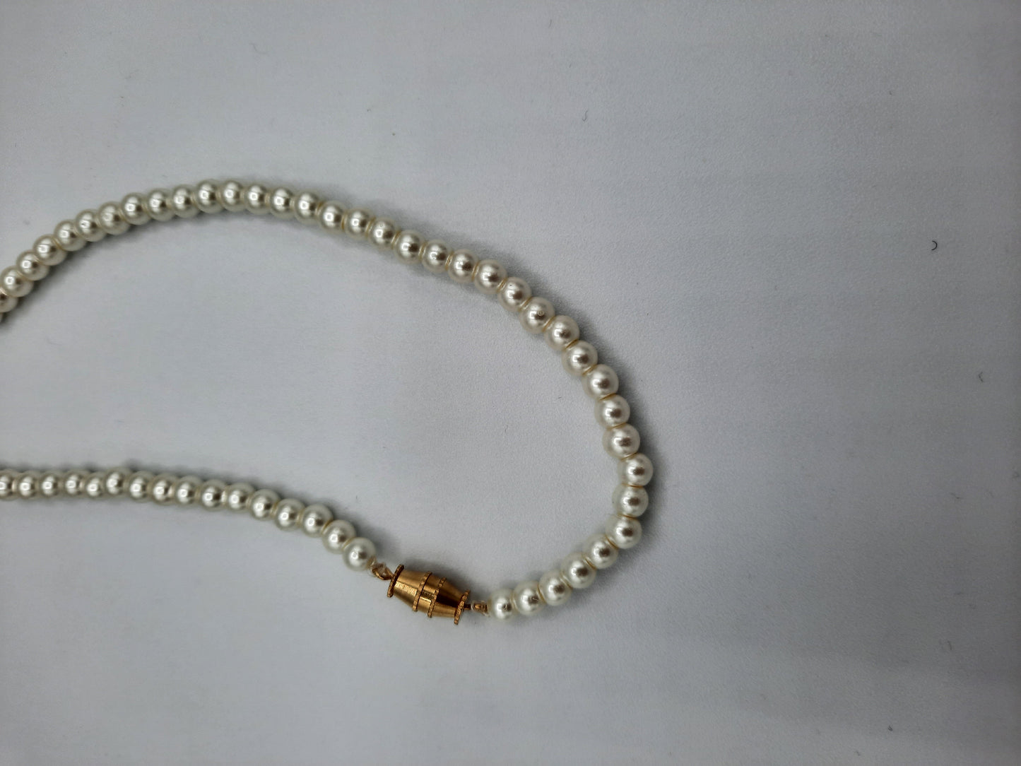 Allah name tear-shaped calligraphic pendant with pearl necklace