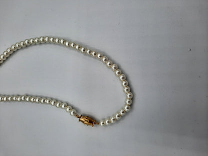 Allah name tear-shaped calligraphic pendant with pearl necklace