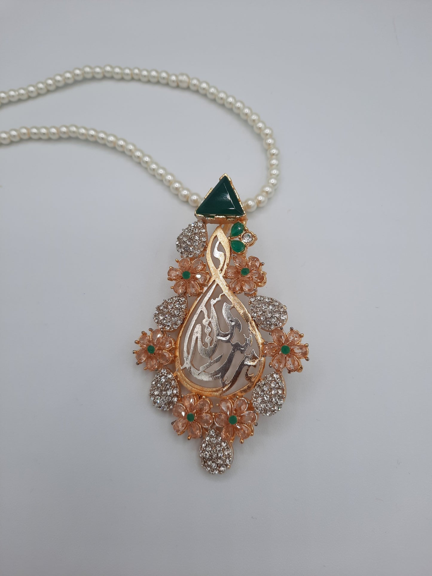 Allah name tear-shaped calligraphic pendant with pearl necklace