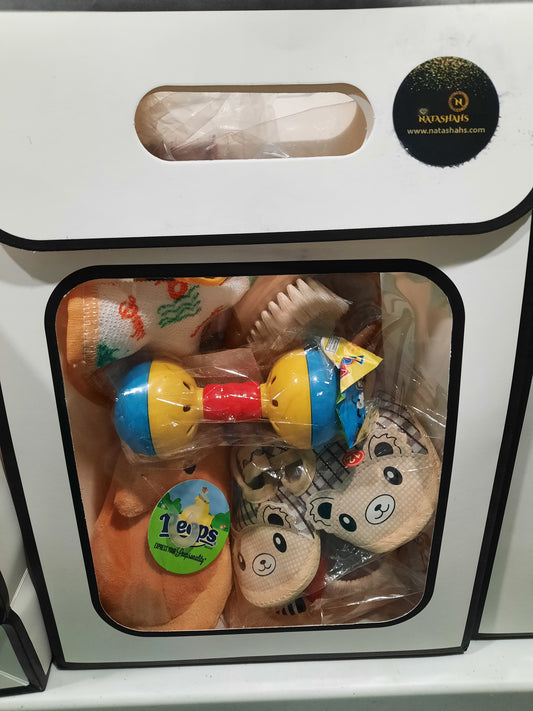 Baby clothing gift sets ideal for baby showers and new born baby occasions - SET B