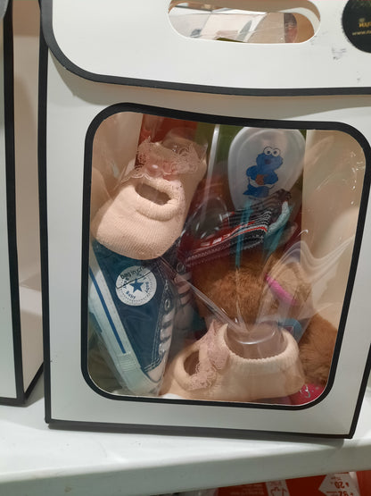 Baby clothing gift sets ideal for baby showers and new born baby occasions - SET K