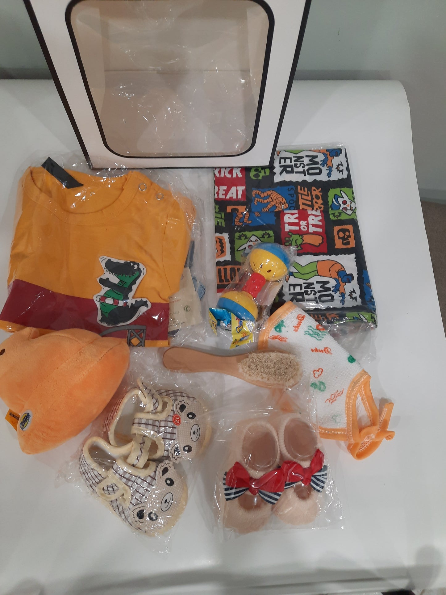 Baby clothing gift sets ideal for baby showers and new born baby occasions - SET B