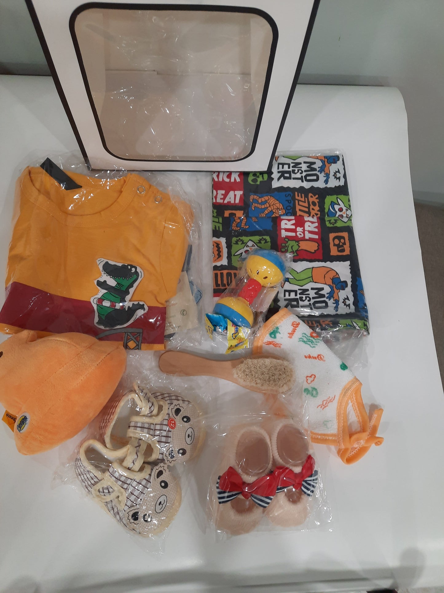 Baby clothing gift sets ideal for baby showers and new born baby occasions - SET B