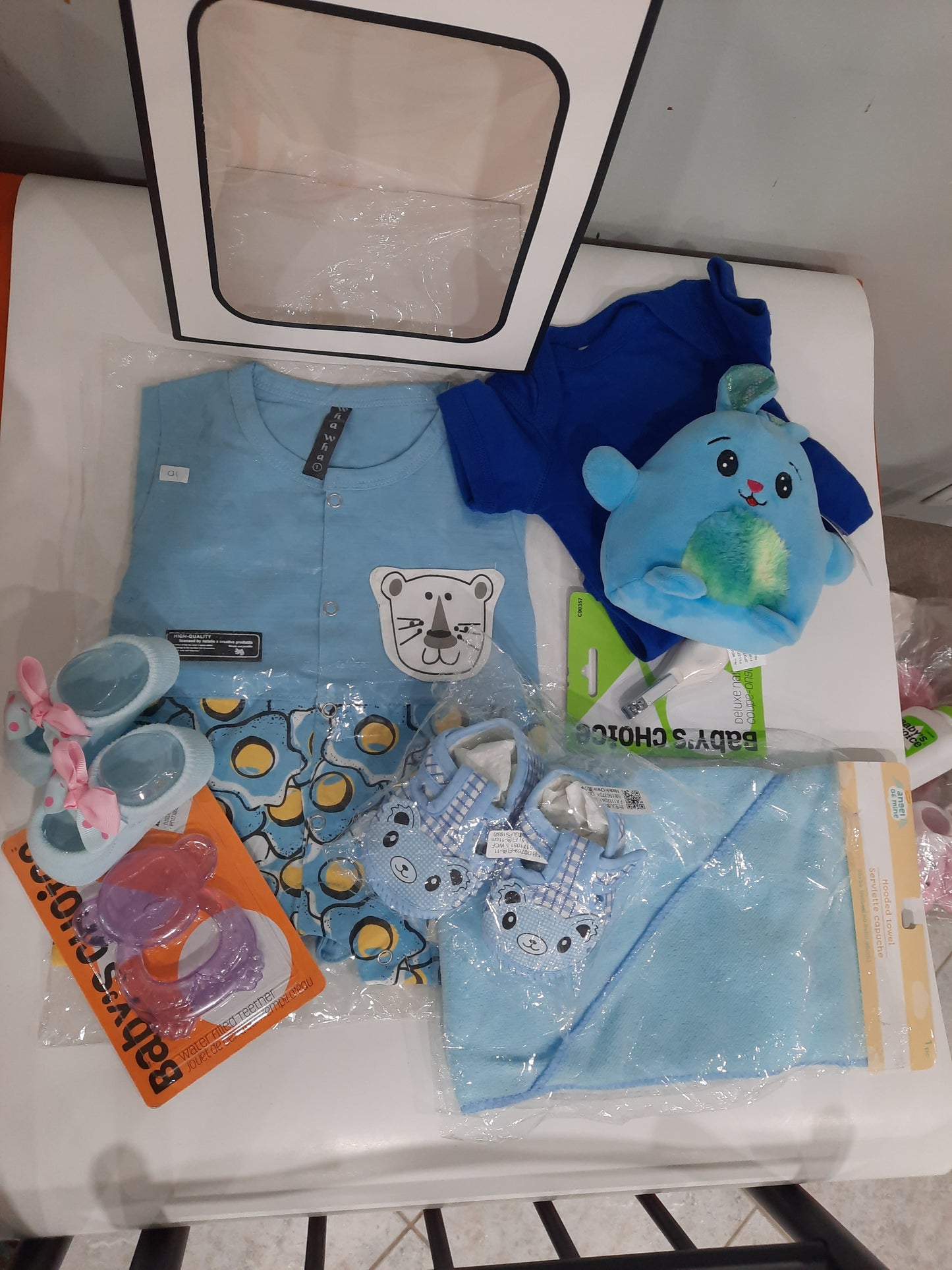 Baby clothing gift sets ideal for baby showers and new born baby occasions - SET H