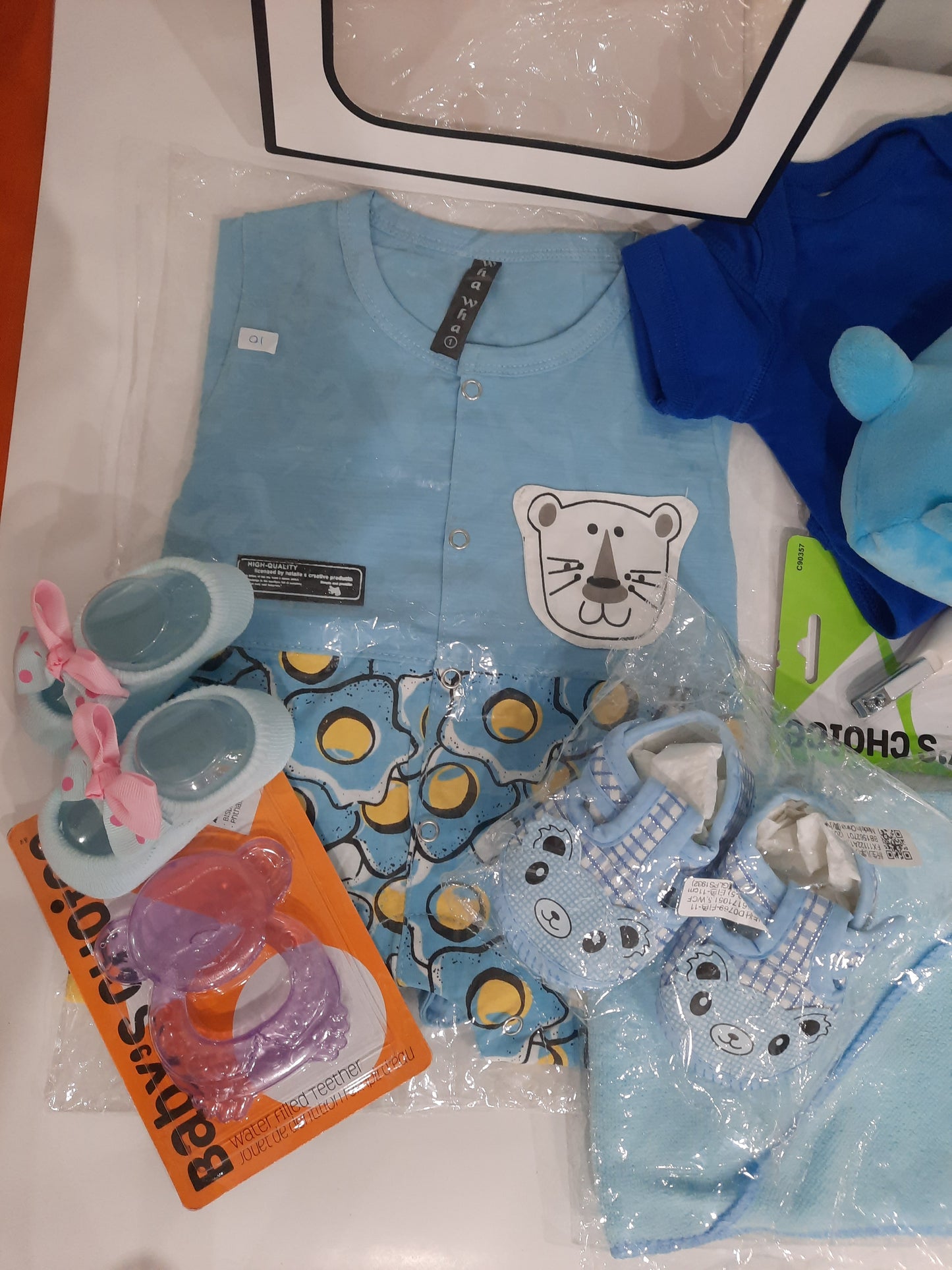 Baby clothing gift sets ideal for baby showers and new born baby occasions - SET H