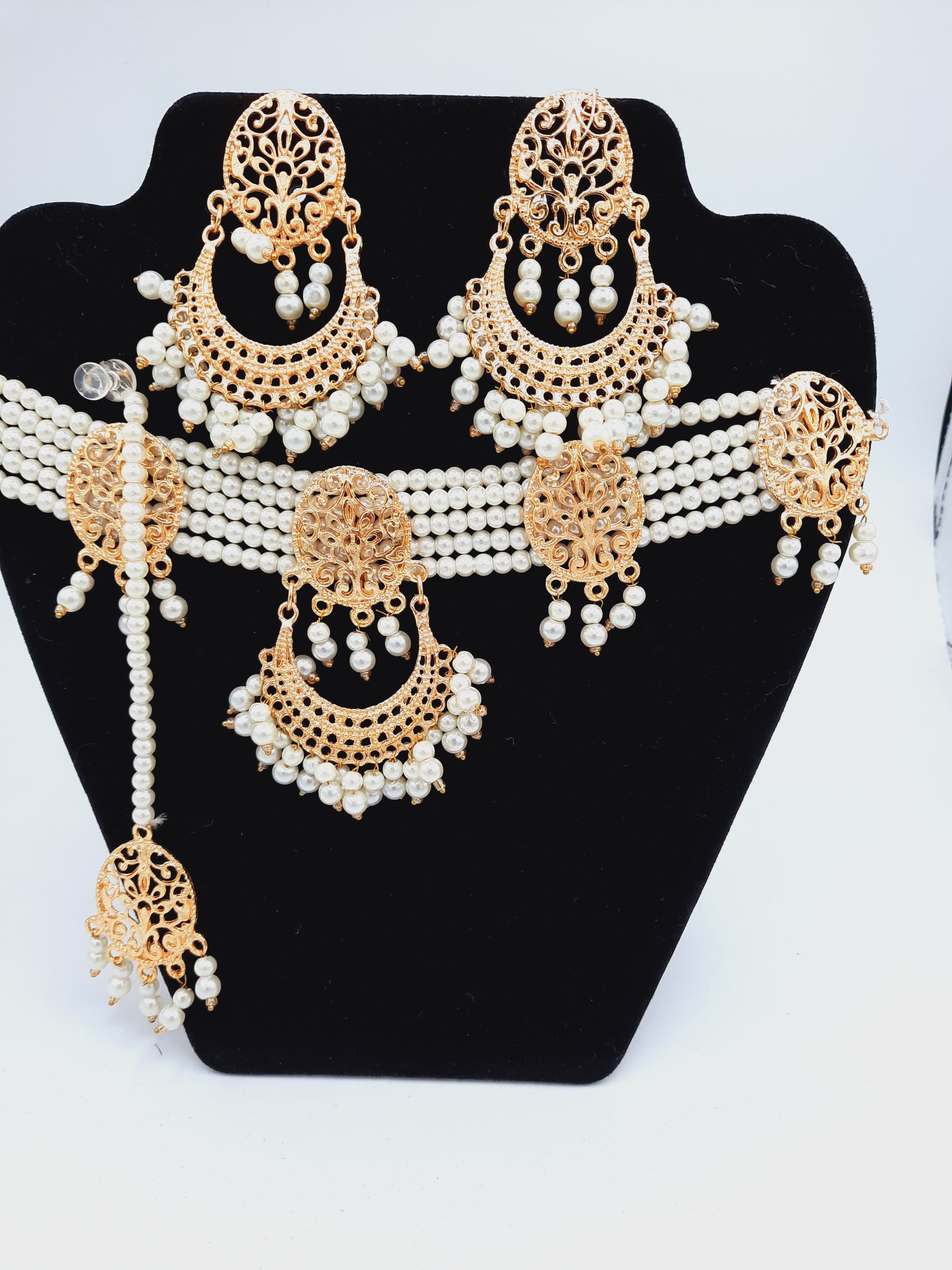 White guluband choker with earrings and teeka - NATASHAHS