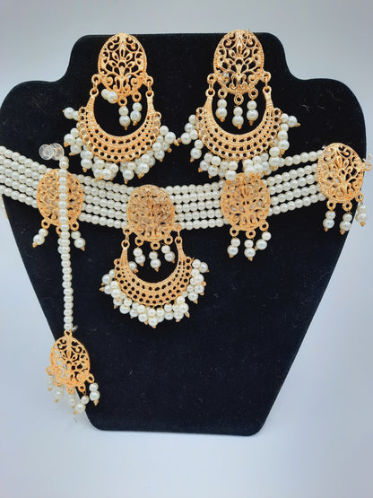 White guluband choker with earrings and teeka - NATASHAHS