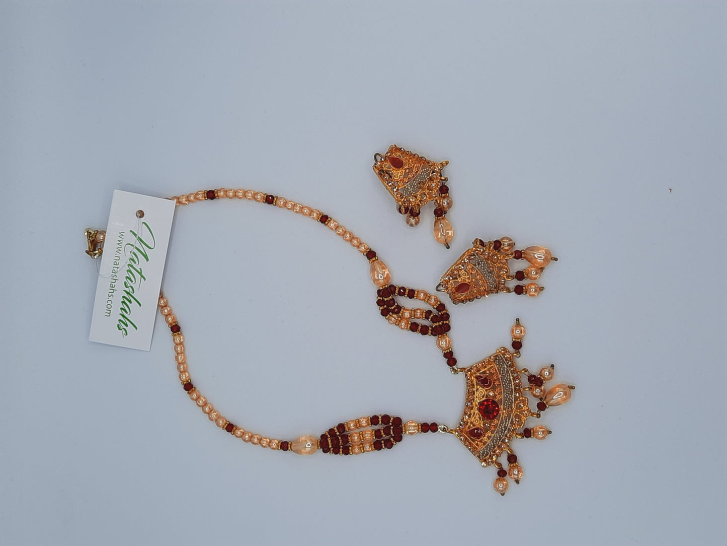 مجموعة من الذهب المقلد المطلي بالذهب عيار 24 قيراطًا تبدو وكأنها ذهب حقيقي مع لؤلؤ أحمر