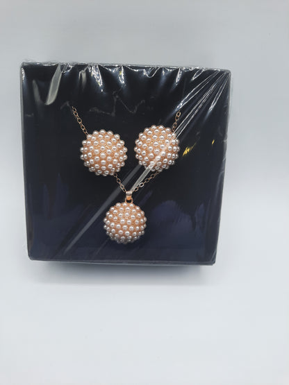 Beautiful white pearls arrangement for round earrings and necklace inspired by sunflower - NATASHAHS