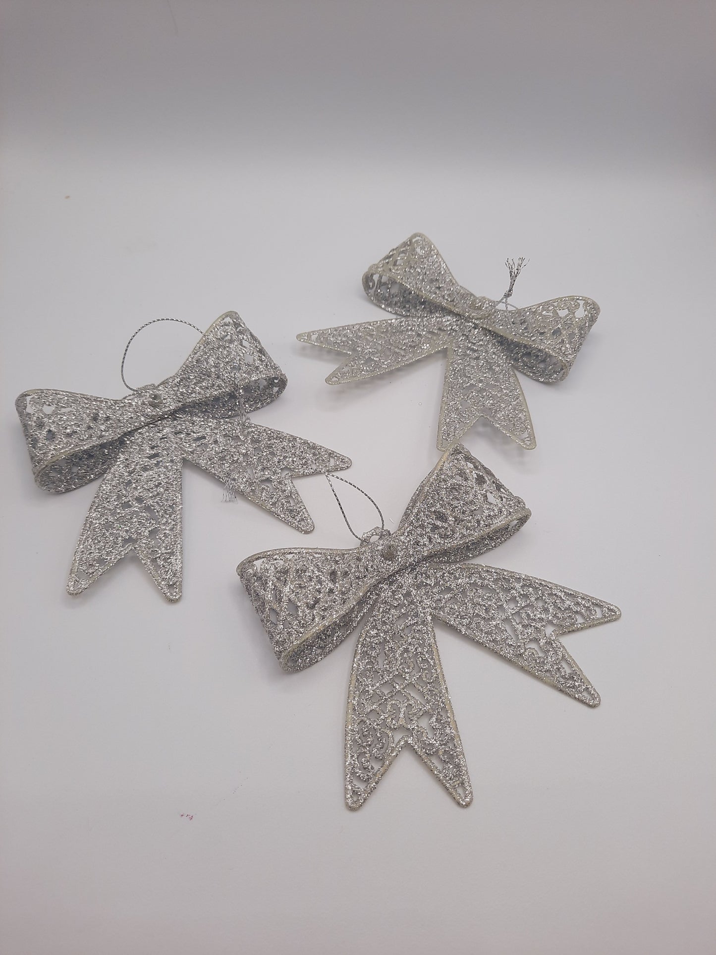 metal bows in golden and silver combo