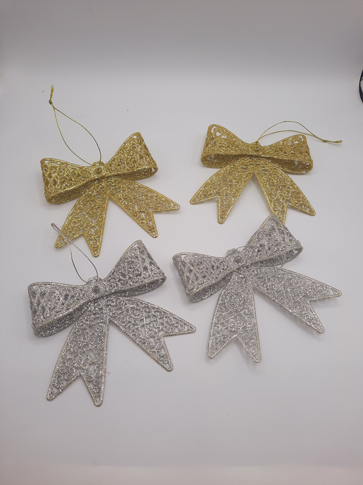 metal bows in golden and silver combo