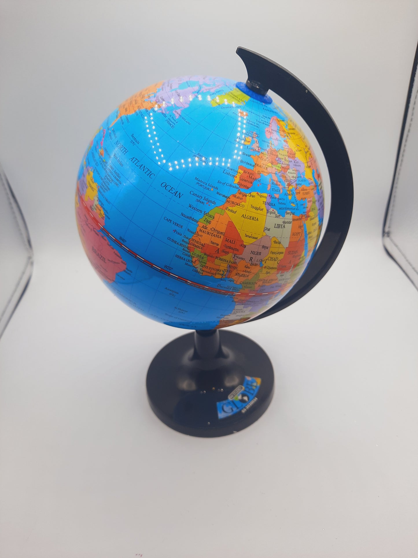 Globe on stand world map 14.2 diacm