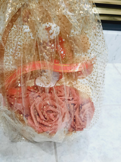 Gift basket with a ring and roses for proposing your loved ones