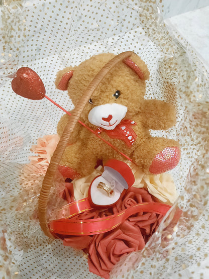 Gift basket with a ring and roses for proposing your loved ones