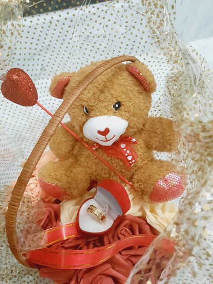 Gift basket with a ring and roses for proposing your loved ones