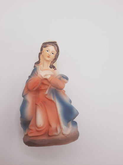 Virgin Mary nativity figurine that belongs to the same crèche collection