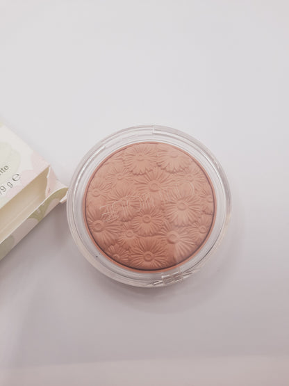 Clinique Powder Pop Flower Bronzer in the shade Solar Pop.