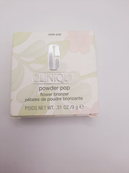 Clinique Powder Pop Flower Bronzer in the shade Solar Pop.