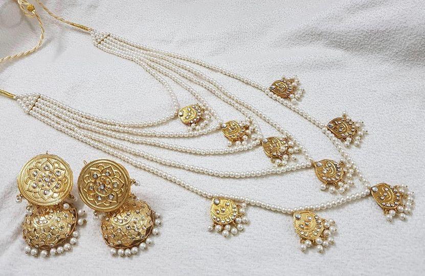 Bridal style kundan long mala kundan choker kundan jhumka and kundan teeka - NATASHAHS