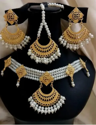 White guluband choker with earrings and teeka - NATASHAHS