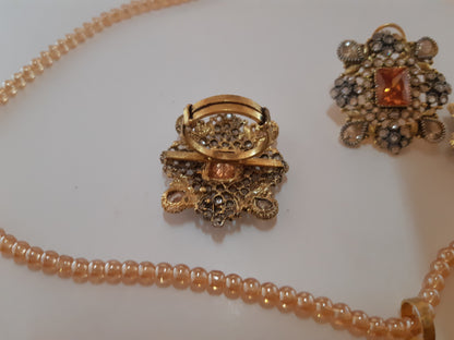 CHAMPAGNE FLOWER SHAPED GOLDEN BASE PENDANT SET - NATASHAHS