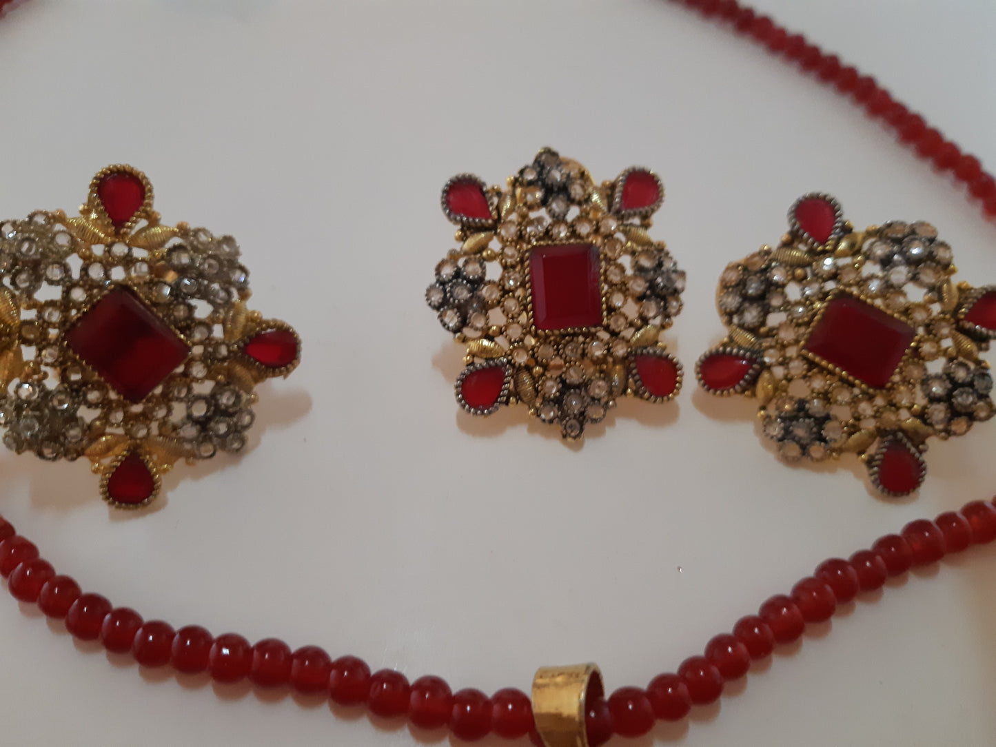 CHAMPAGNE FLOWER SHAPED GOLDEN BASE PENDANT SET - NATASHAHS