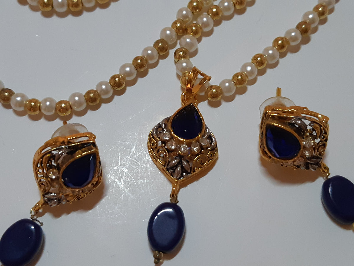 Maroon Golden Base Pendant Set - NATASHAHS