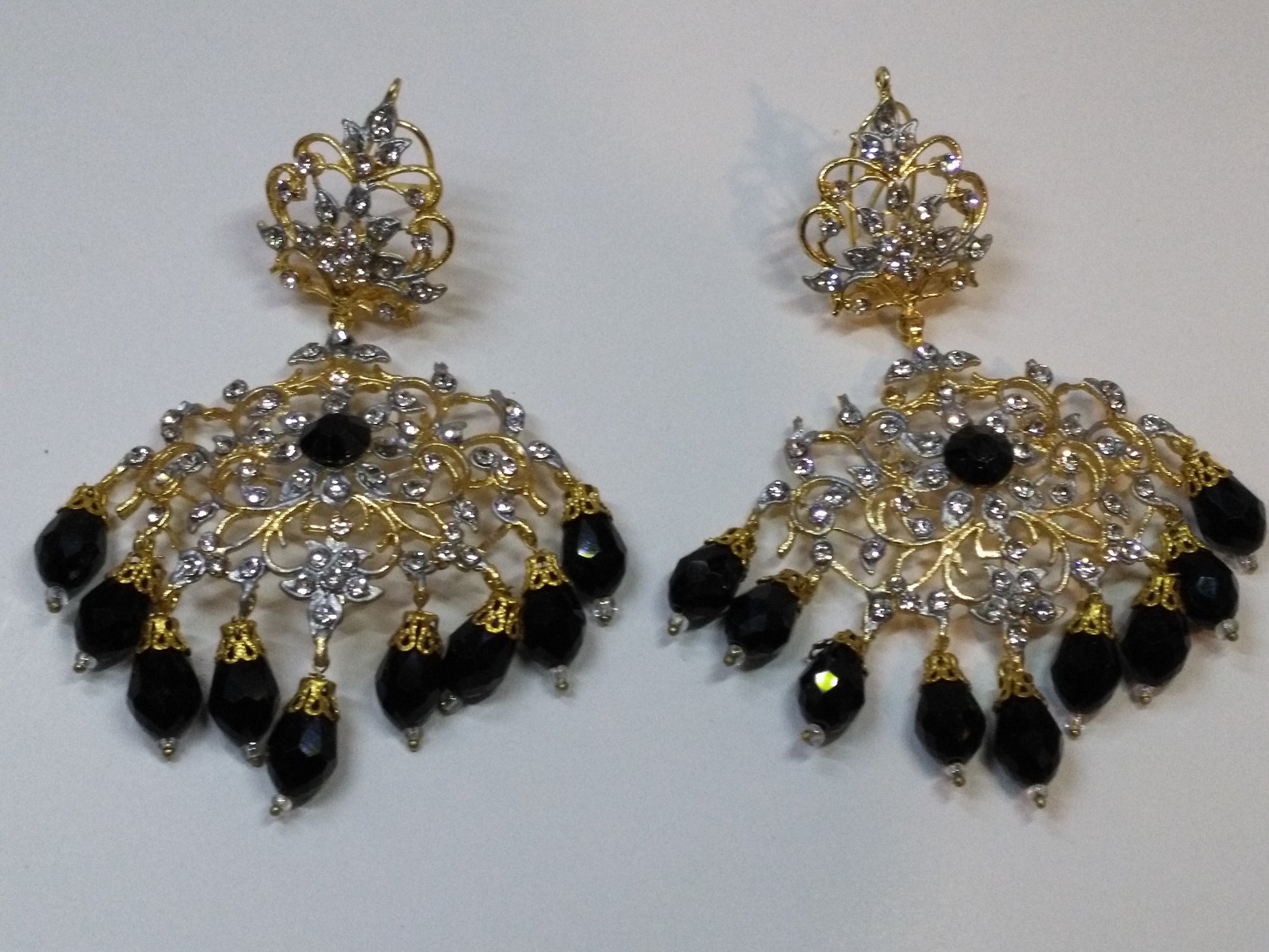 BLACK ROYAL STYLE EARRINGS FOR ROYAL PEOPLE - NATASHAHS