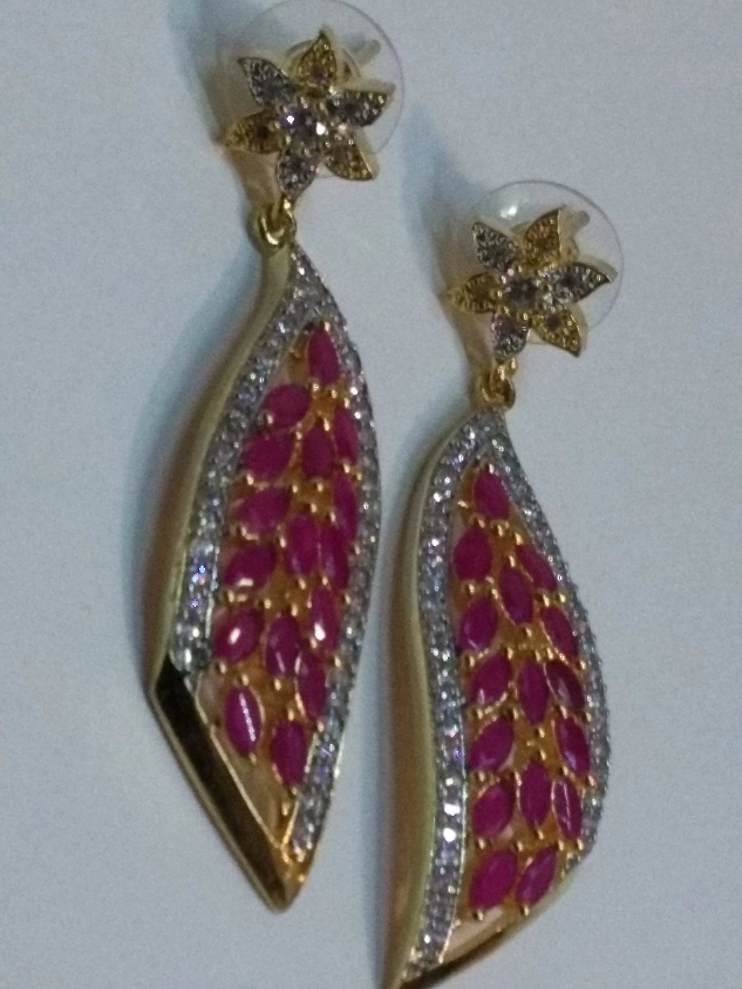 Wing-shaped earrings with pink semi-precious stones - NATASHAHS