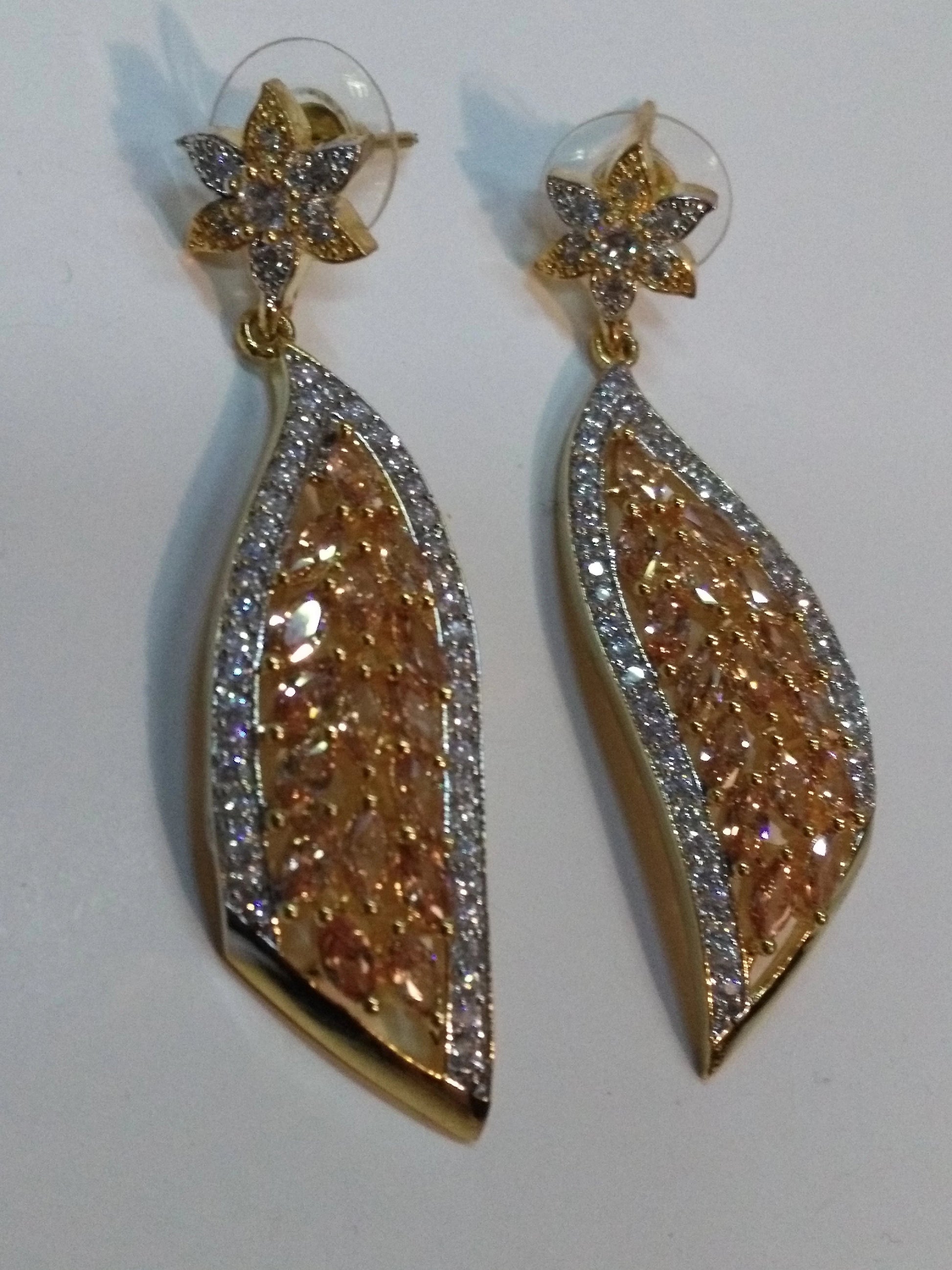 Wing-shaped earrings with pink semi-precious stones - NATASHAHS