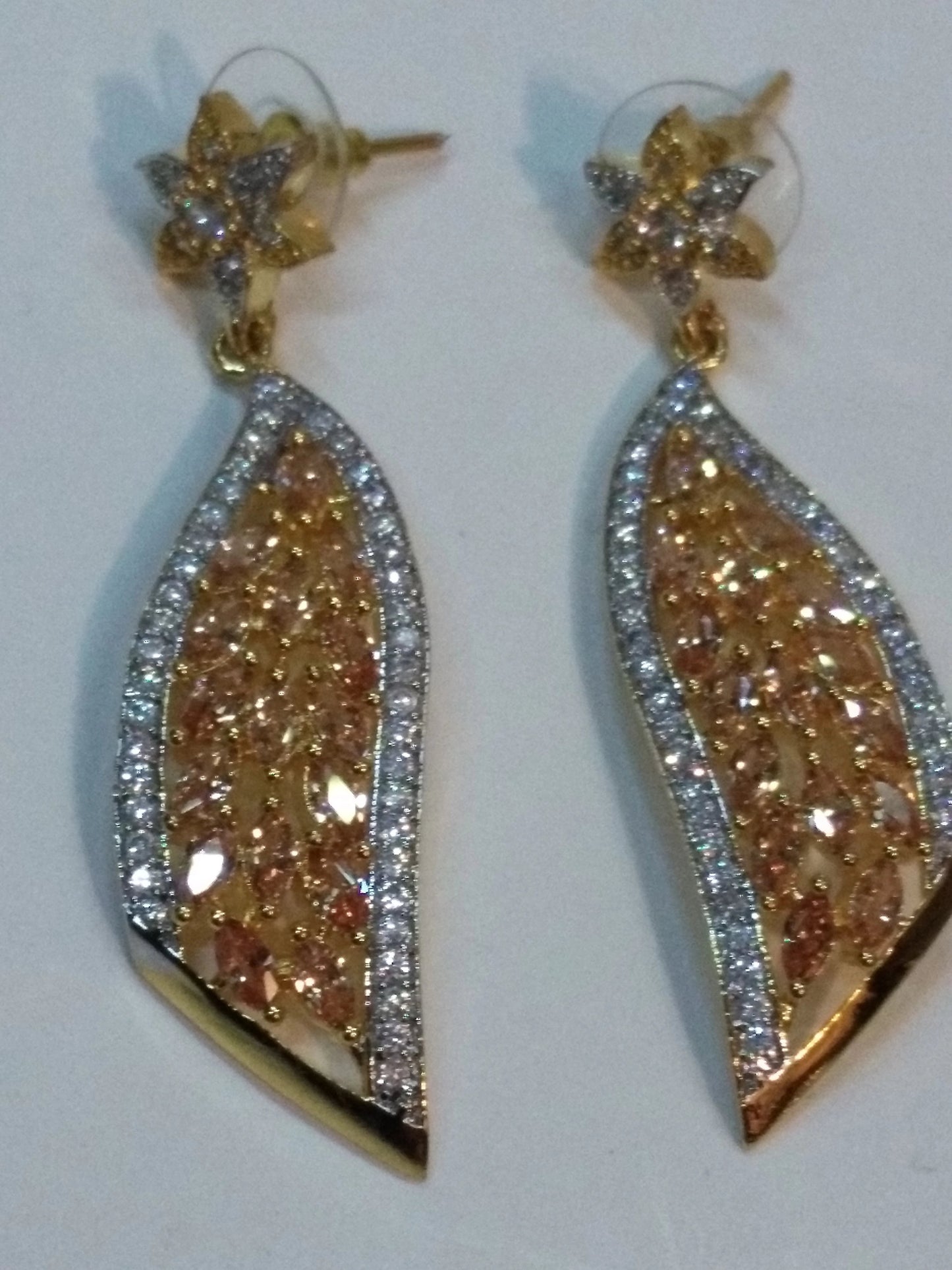 Wing-shaped earrings with pink semi-precious stones - NATASHAHS