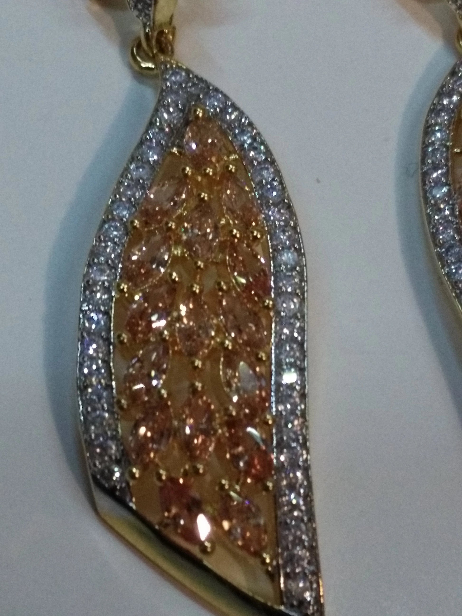 Wing-shaped earrings with champagne semi-precious stones - NATASHAHS