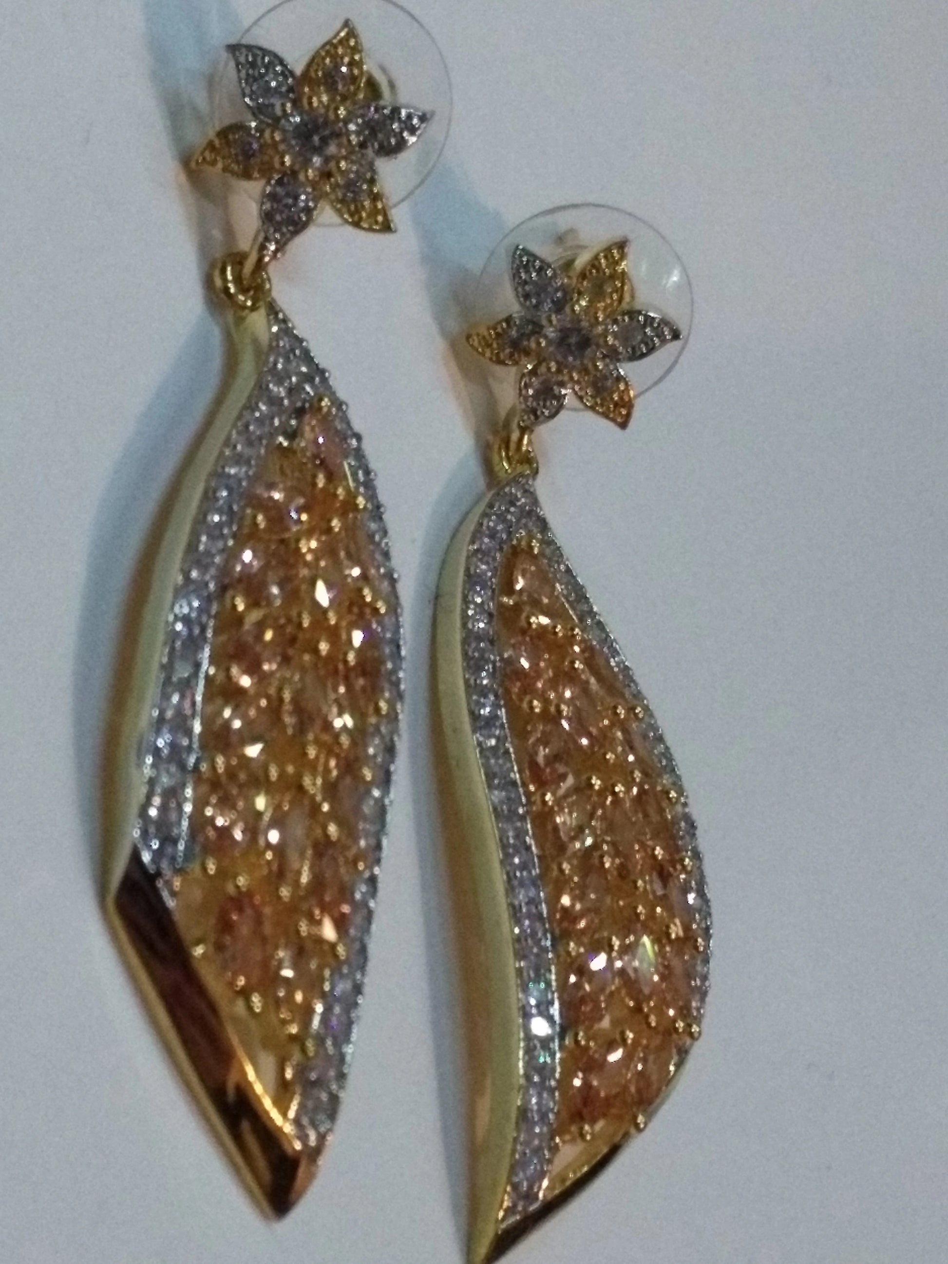 Wing-shaped earrings with champagne semi-precious stones - NATASHAHS