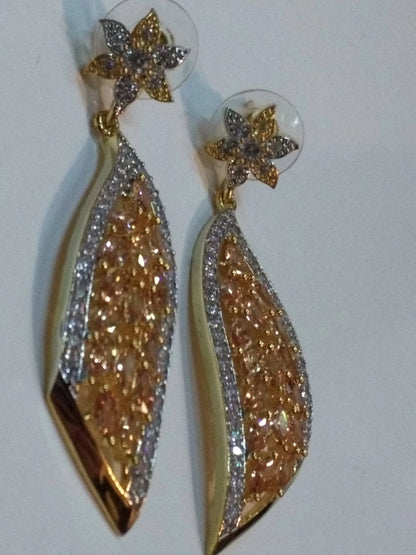 Wing-shaped earrings with champagne semi-precious stones - NATASHAHS