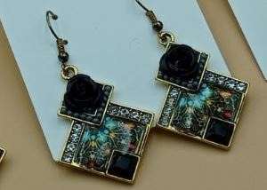 Golden metallic earrings with acrylic art - NATASHAHS